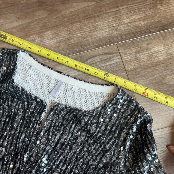 Iisli sequined 2 button cardigan 3/4 sleeve nwot extra button attached size 10 - Picture 15 of 16